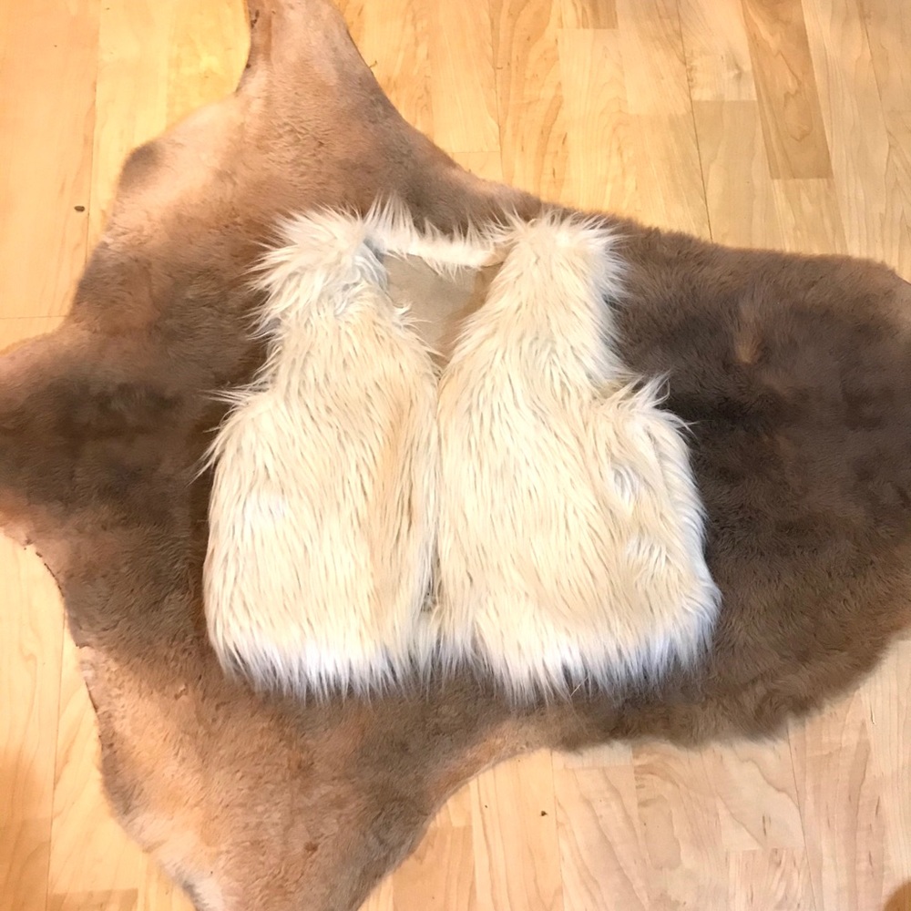 Girls sz 8 furry vest